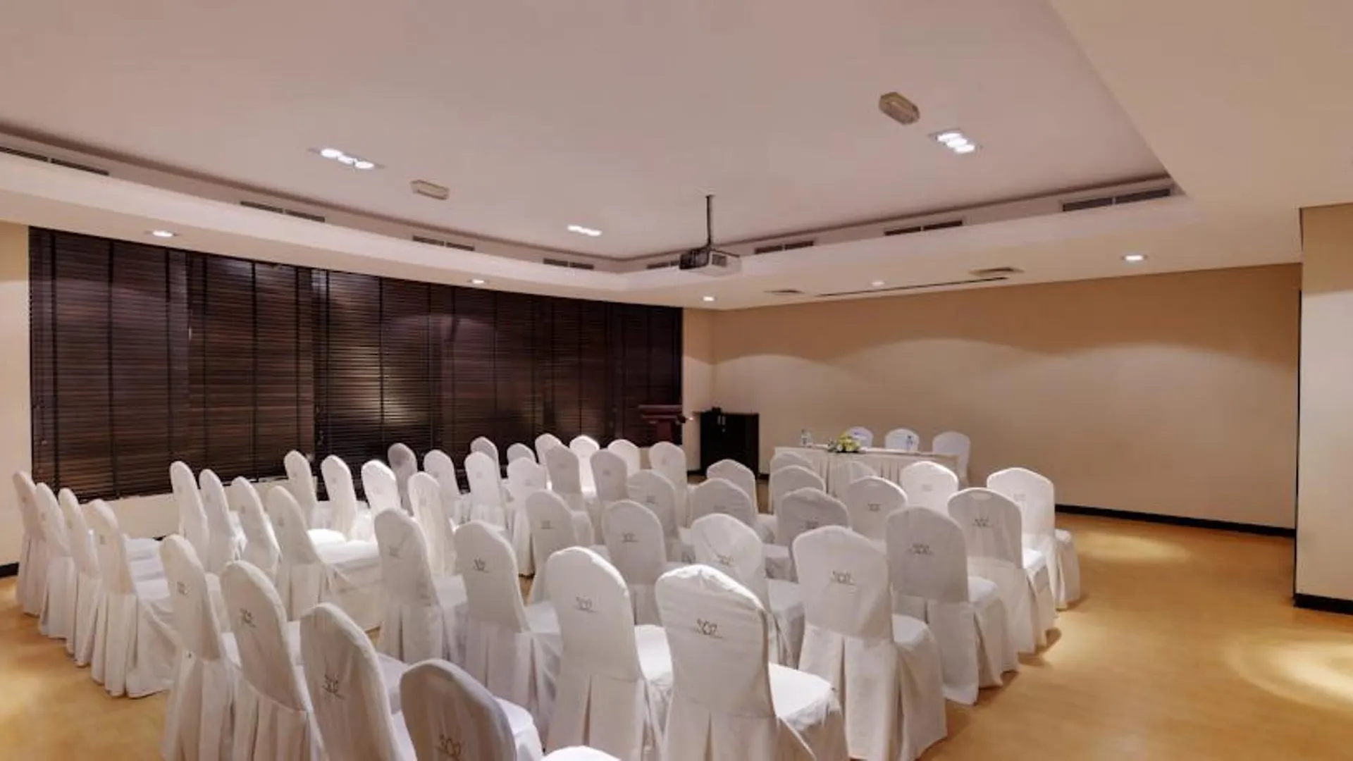 Signature Hotel Apartments And Spa Dubaj Aparthotel