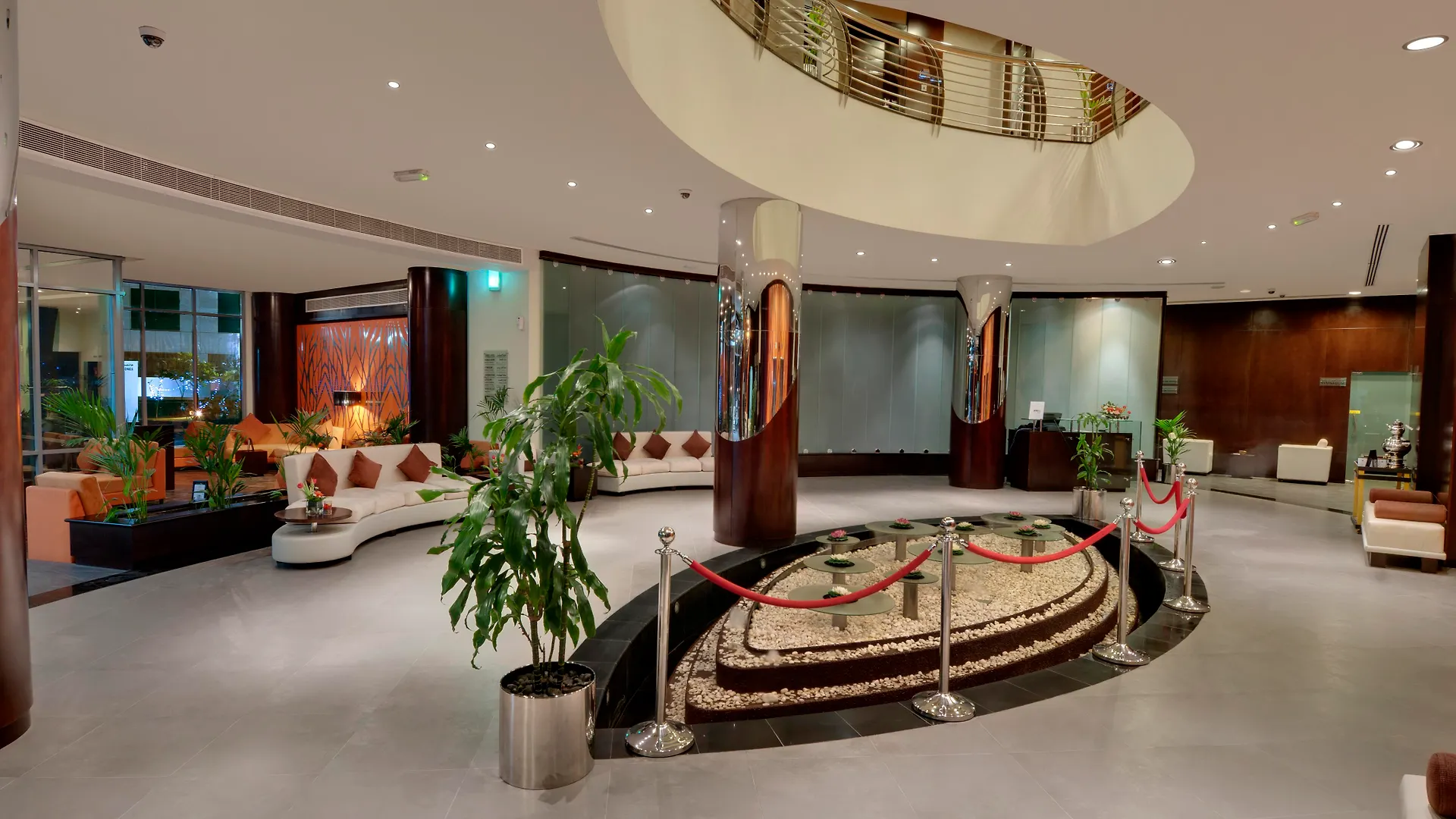 Signature Hotel Apartments And Spa Dubai 4*,