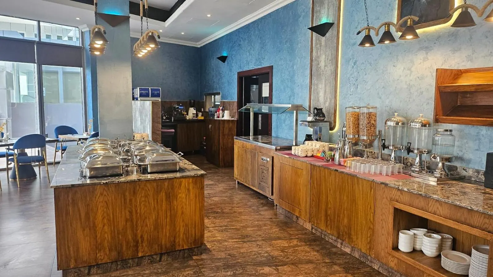 Signature Hotel Apartments And Spa Dubai 4*,