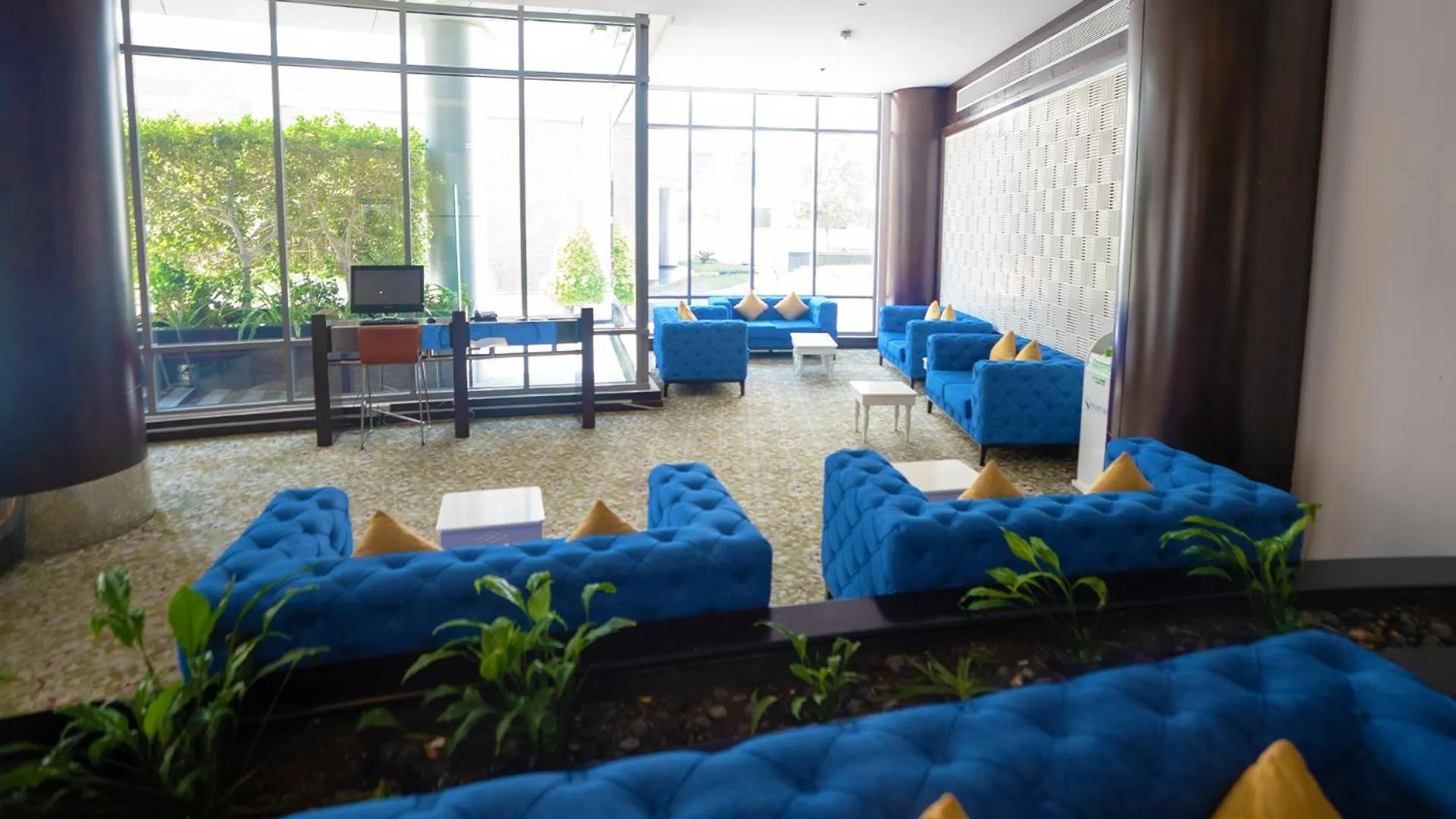 Signature Hotel Apartments And Spa Dubai 4*,