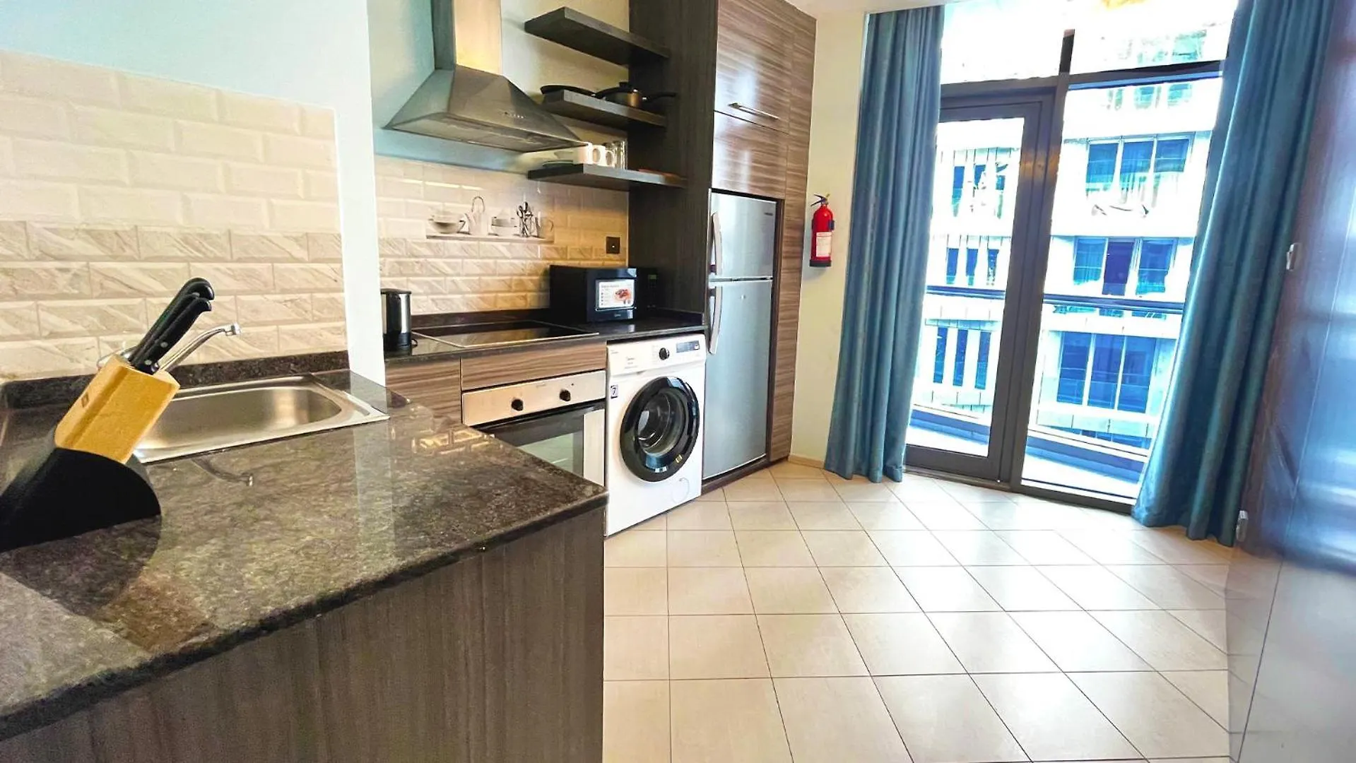 Signature Hotel Apartments And Spa Dubai Aparthotel