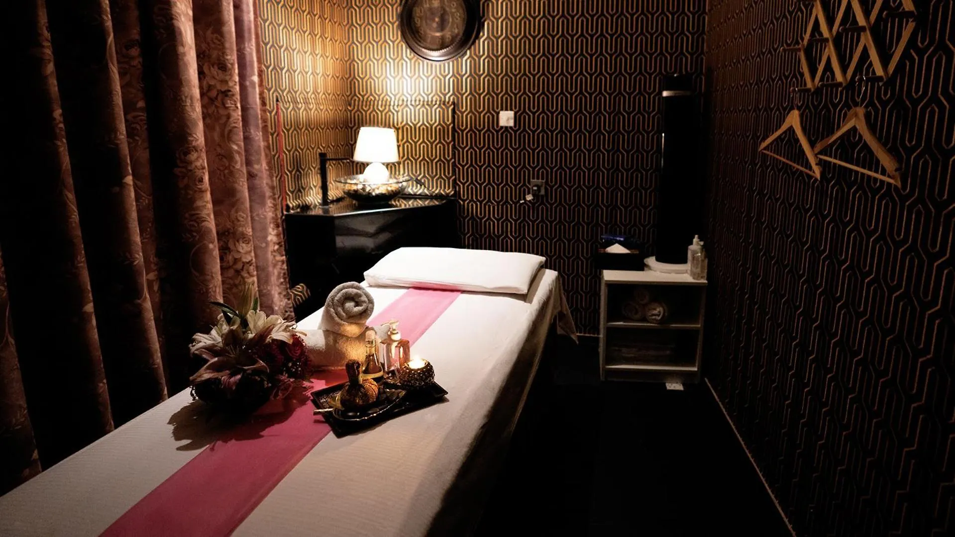 Signature Hotel Apartments And Spa Dubai 4*,