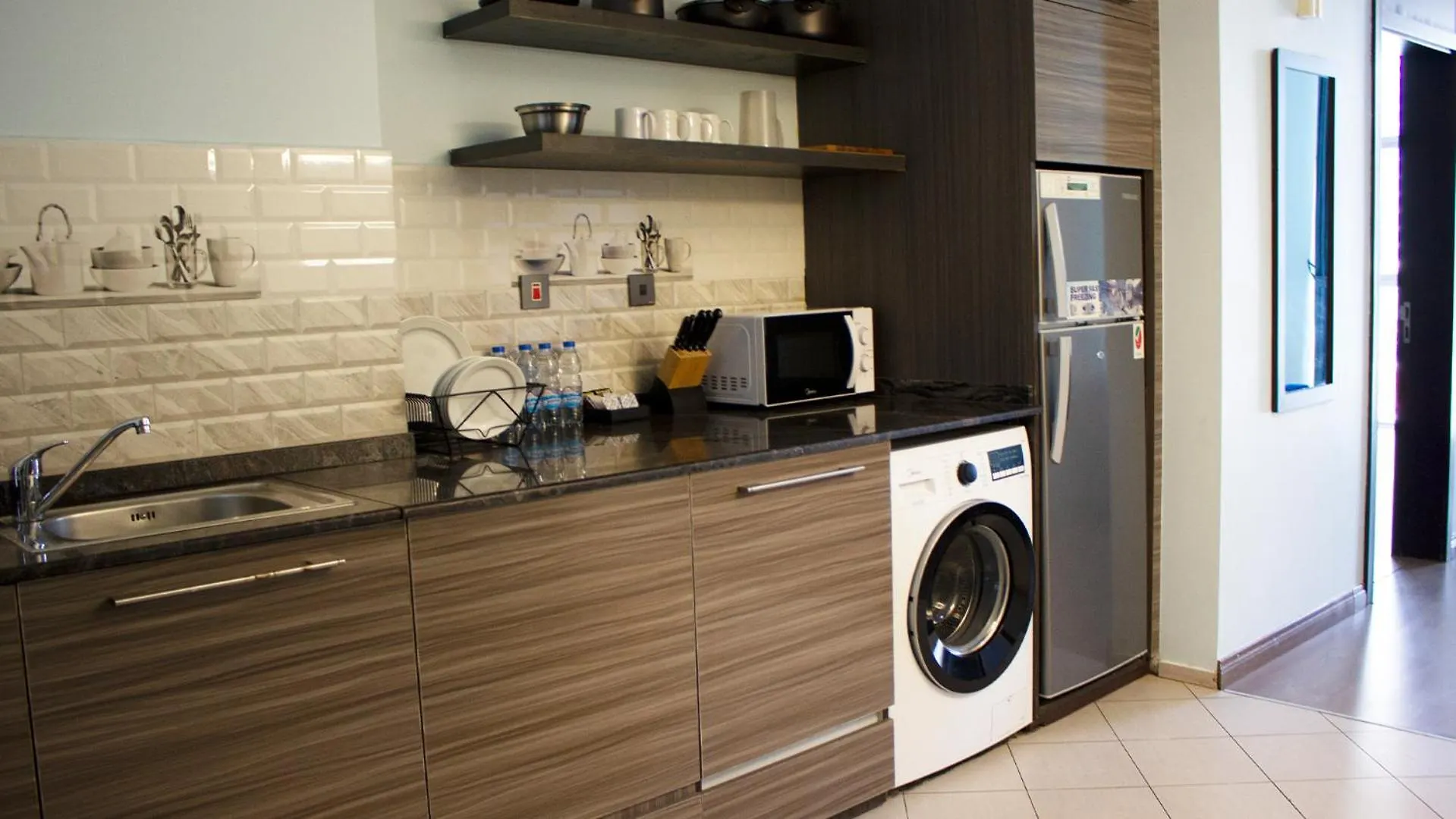Signature Hotel Apartments And Spa Dubai 4*,