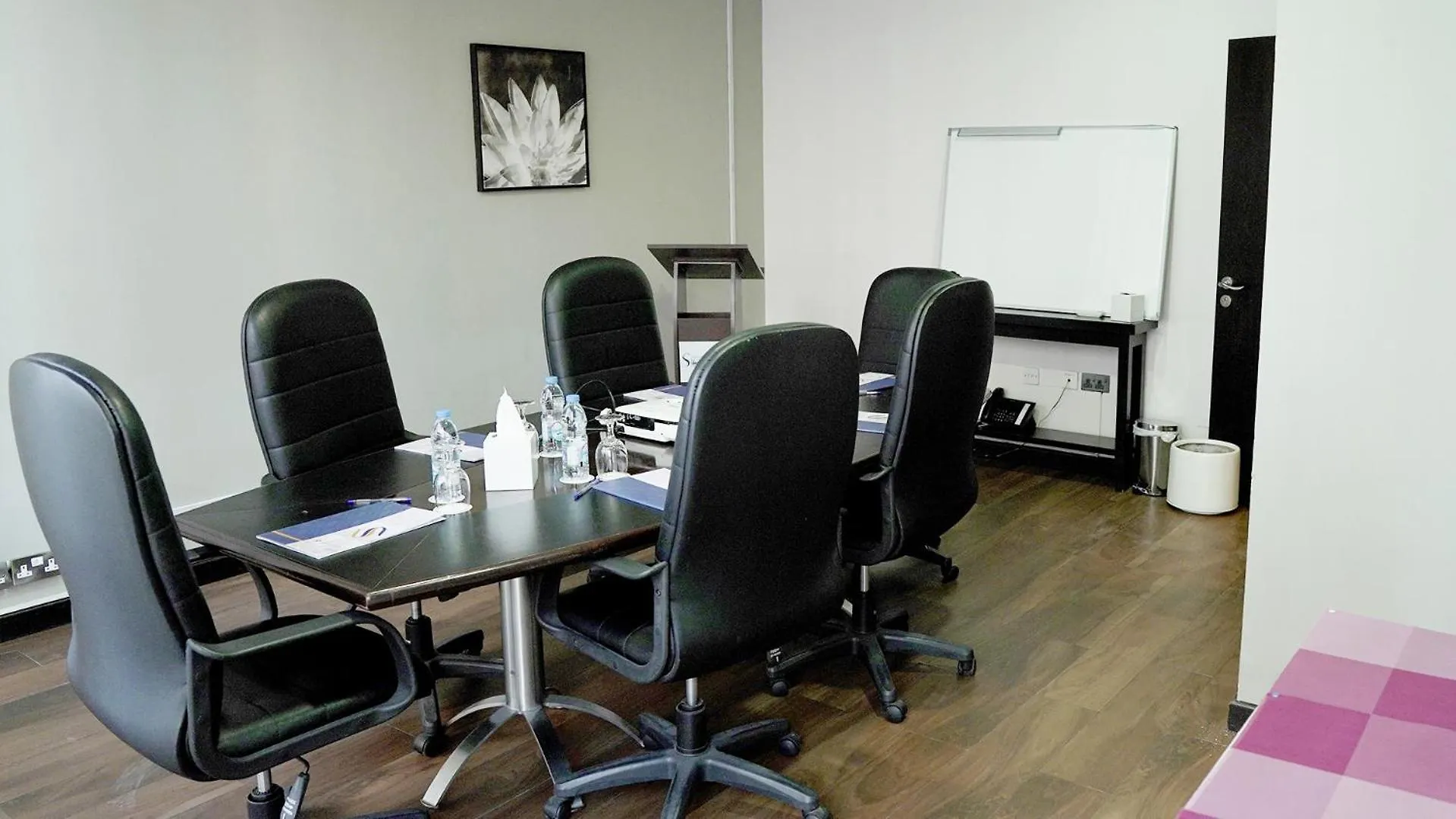 Signature Hotel Apartments And Spa Dubaj Aparthotel